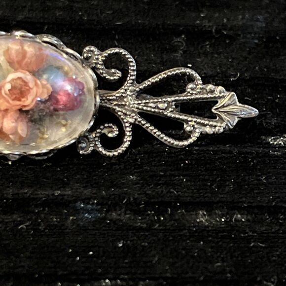 Vintage Silvertone Filigree Repousse Dome Dry Flower Arrangement Brooch Pin - Picture 4 of 6